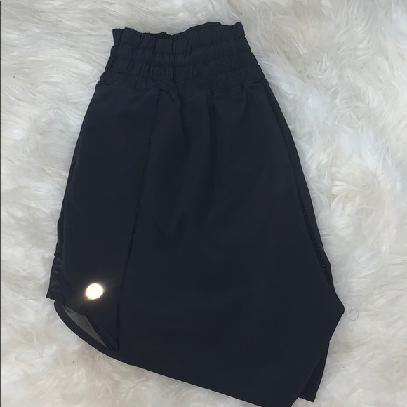 lululemon athletica Pants - Lululemon size 6 high waisted hotty hot shorts
